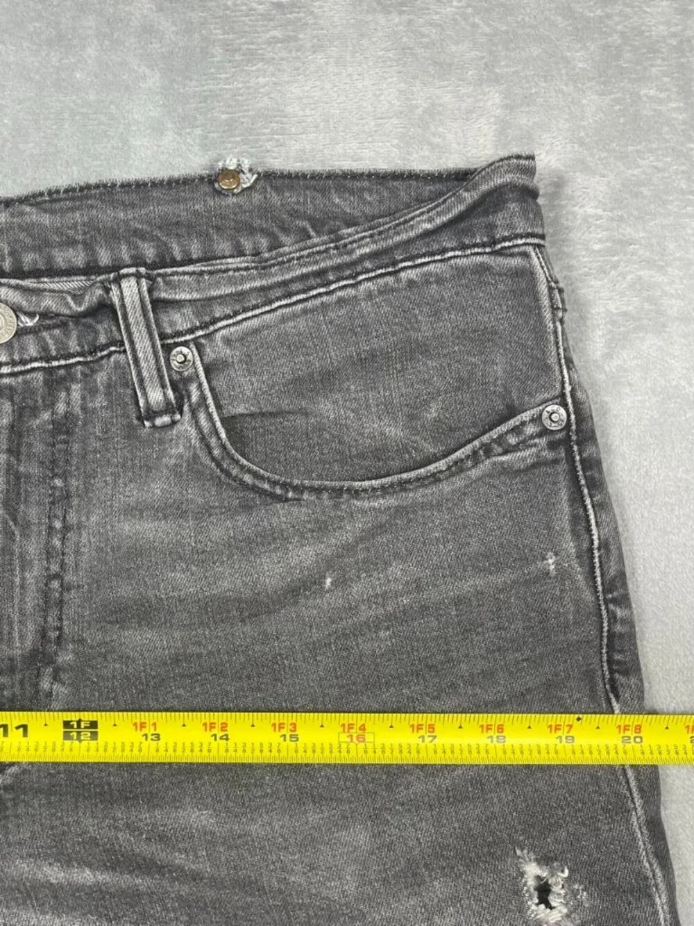 Levis good 📏